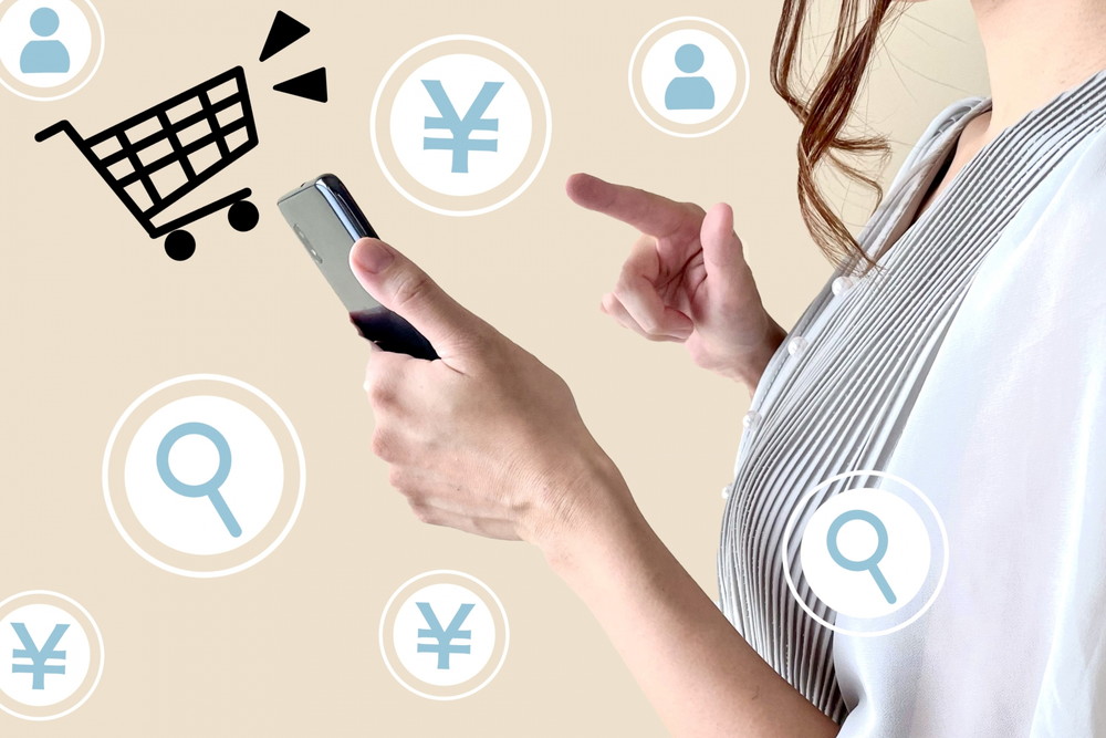 インターネット通販を楽しむ女性